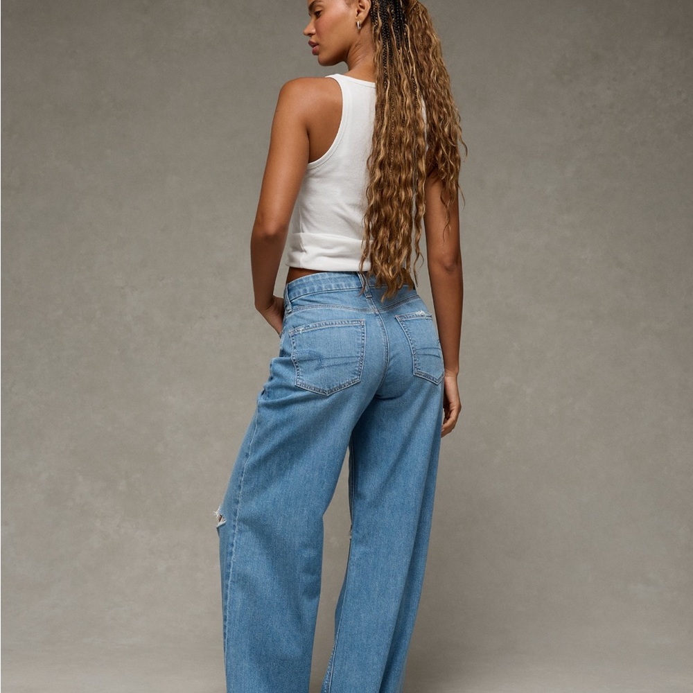 American Eagle Distressed Blue Jeans - Picture 4 of 4
